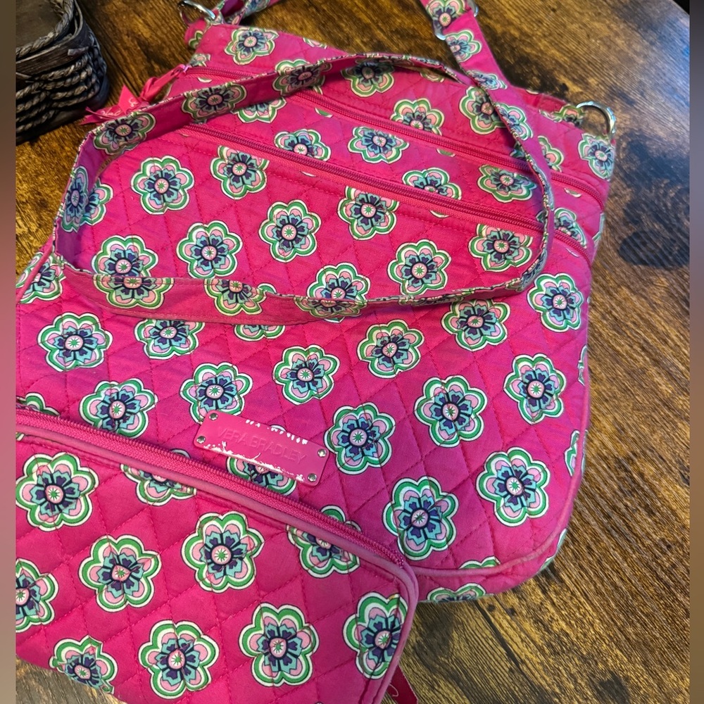 Vera Bradley
Cross Body with matching wallet